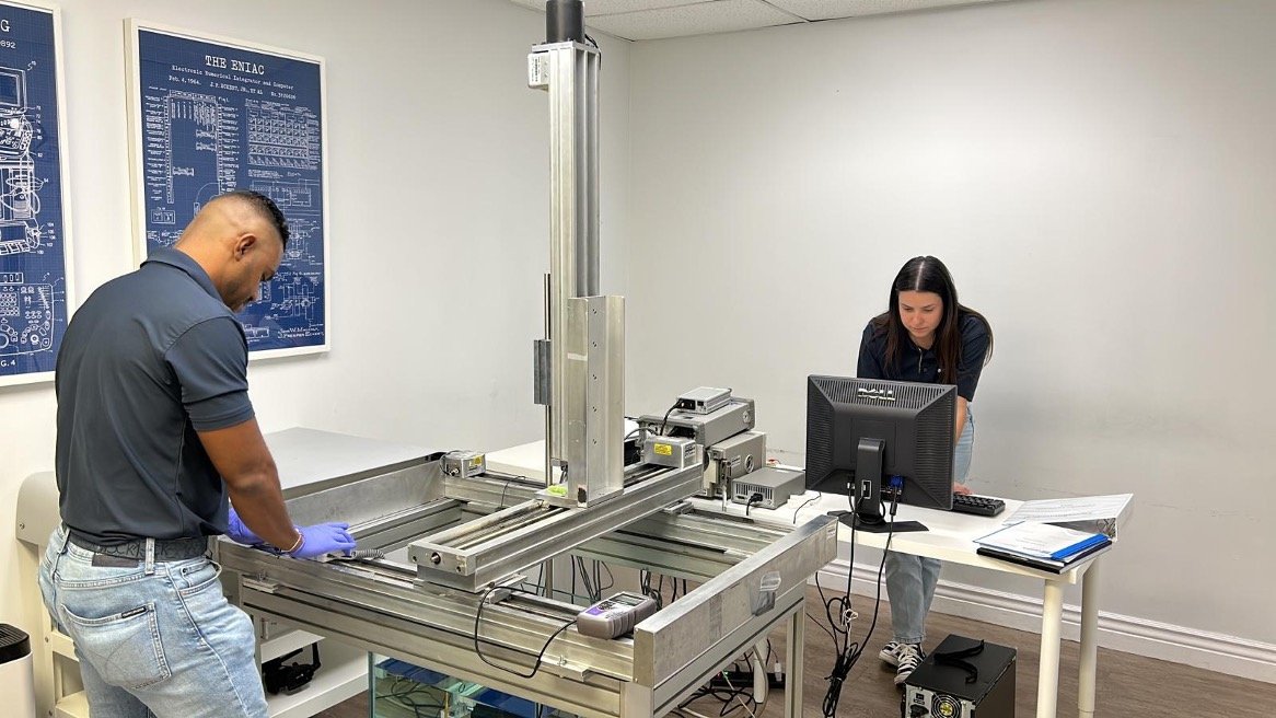 students-lab-collaboration